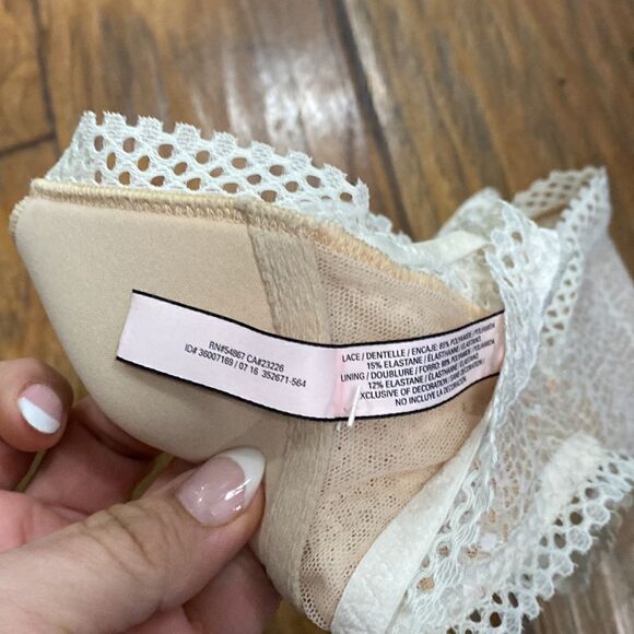 Victorias Secret Cream Lace Softshell Bralette - Picture 7 of 8